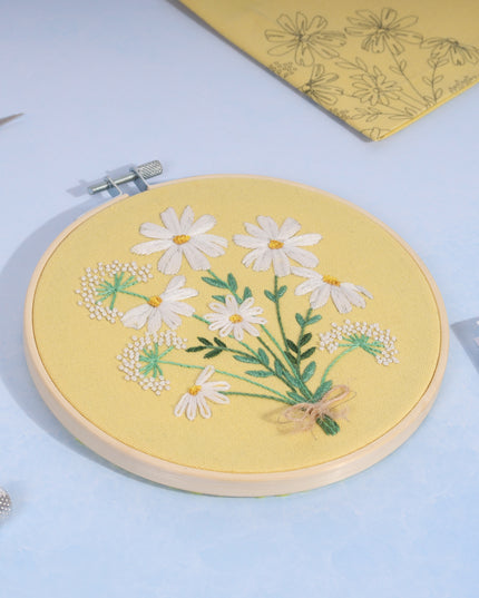 Embroidery Kit with Hoop: Daisies