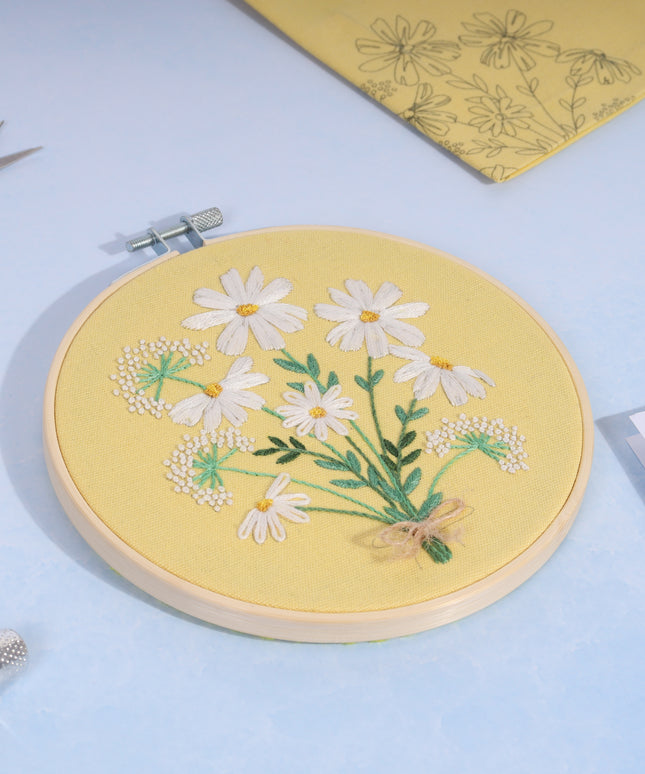 Embroidery Kit with Hoop: Daisies